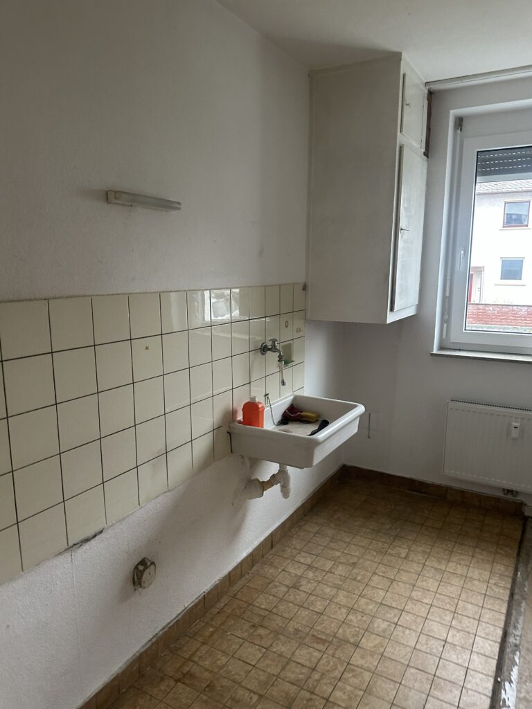 Küchenbereich vor Beginn der Arbeiten